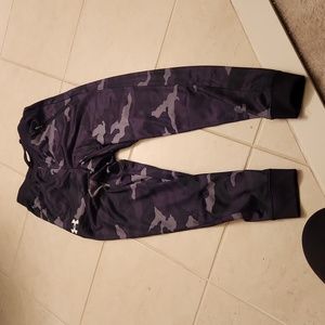 Under Armour boys joggers. Size M. NWOT.